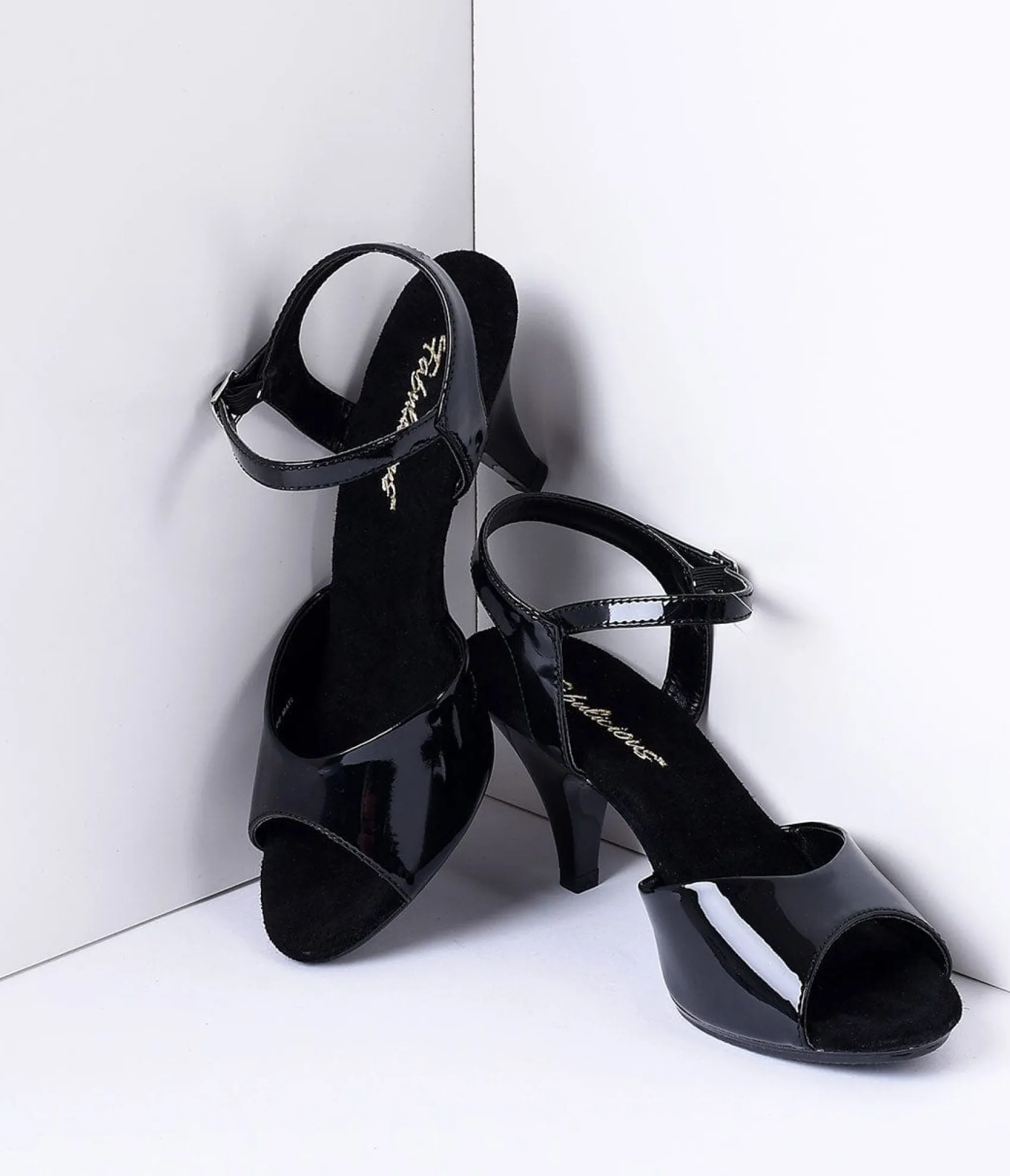 Unique Vintage Black Patent Leather Belle Sandal Pump Hot