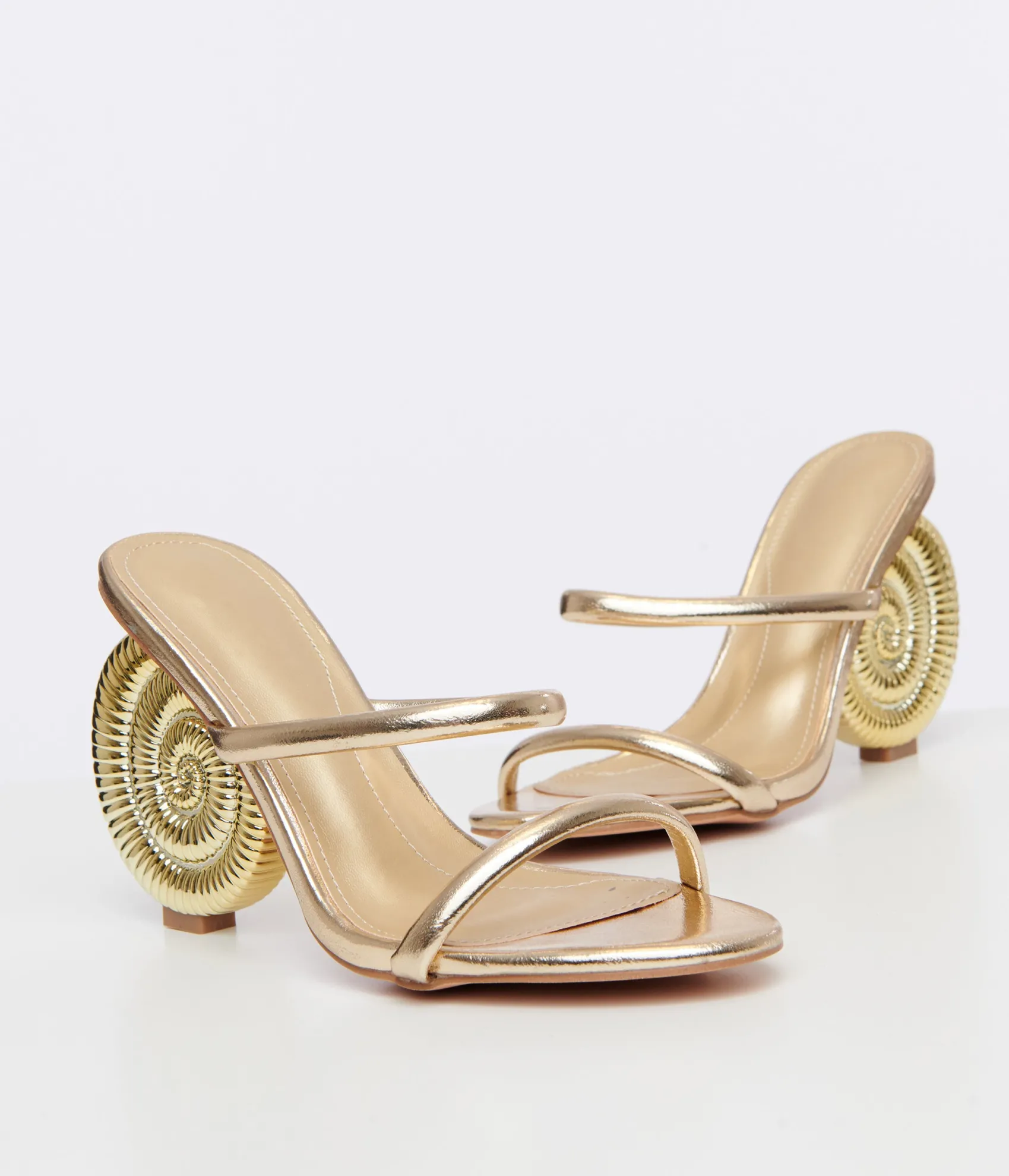 Unique Vintage Metallic Gold Seashell Heels New