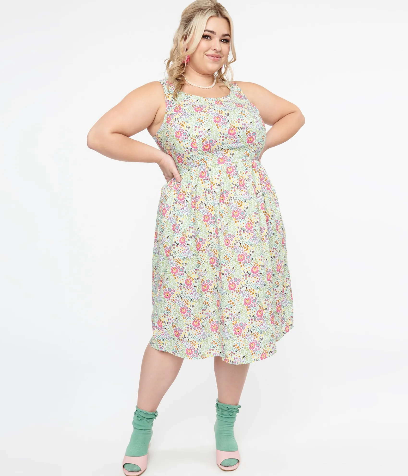 Unique Vintage Retrolicious Plus Size 1950s Green Floral Cat Print Fit & Flare Dress Fashion