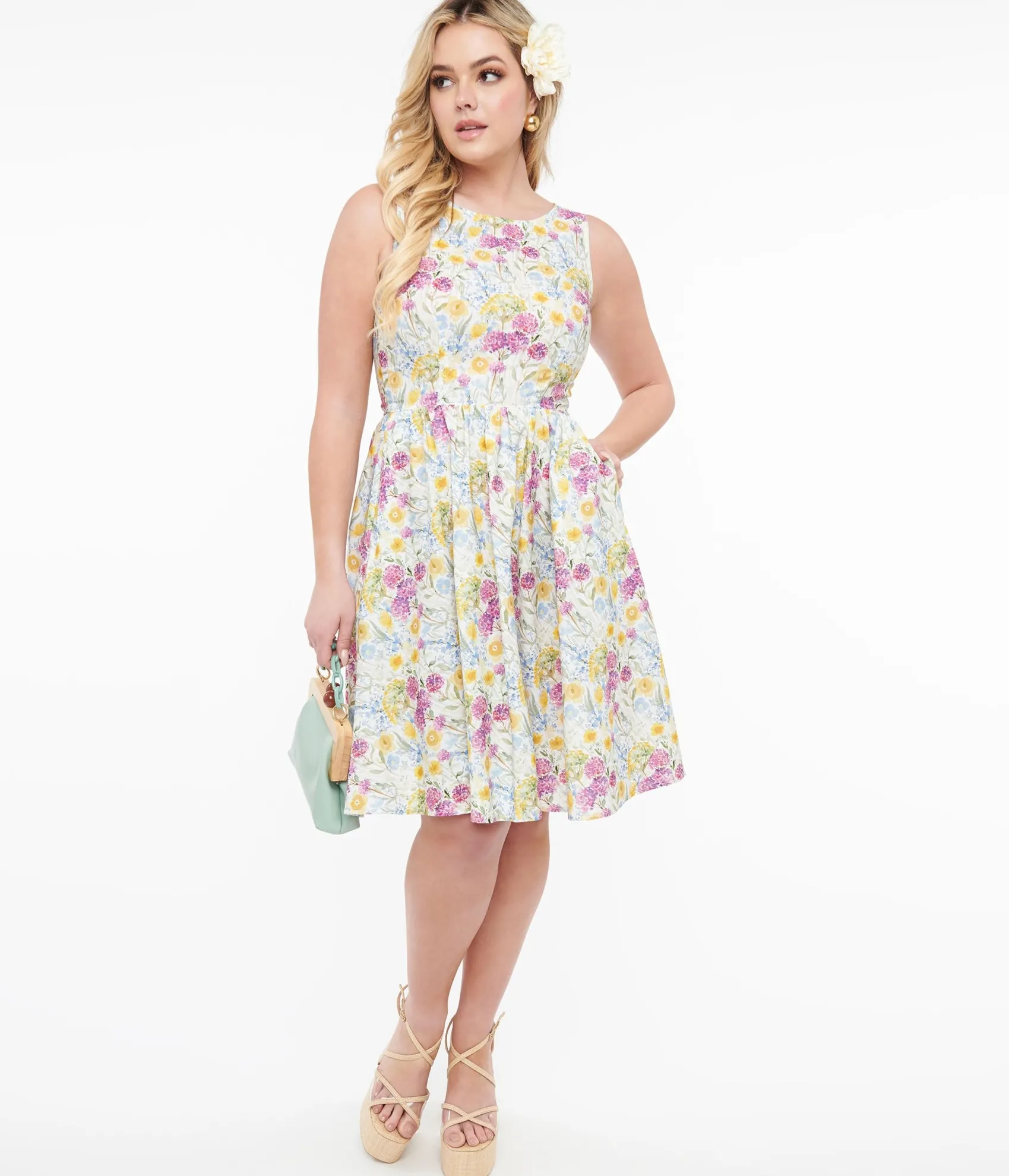 Unique Vintage Retrolicious 1950s Vintage Style Wildflower Cotton Swing Dress Clearance