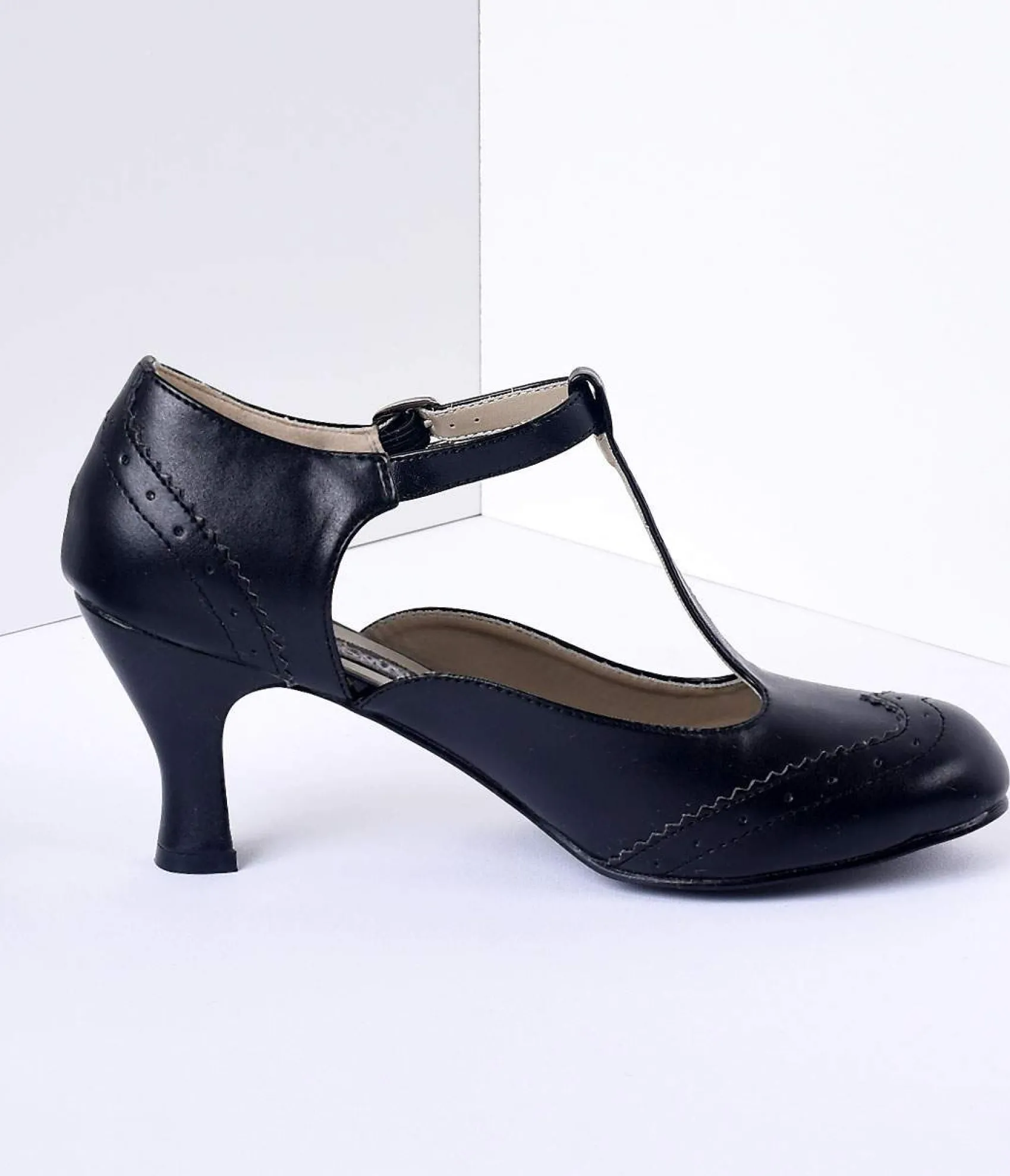 Unique Vintage 1920s Black T-Strap Mary Jane Heels Hot