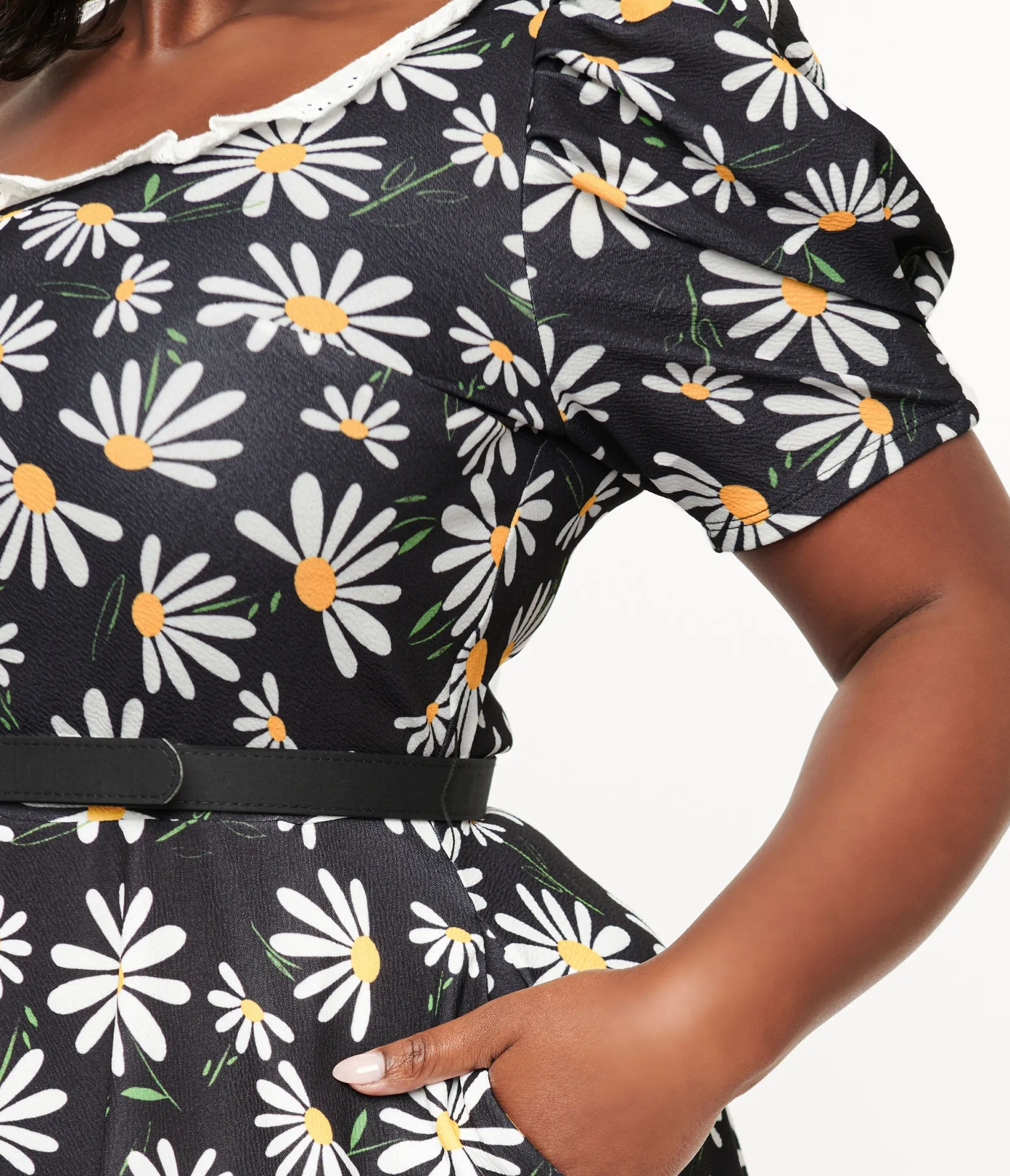 Unique Vintage Smak Parlour Plus Size Black & White Daisy Group Chat Flare Dress Best Sale