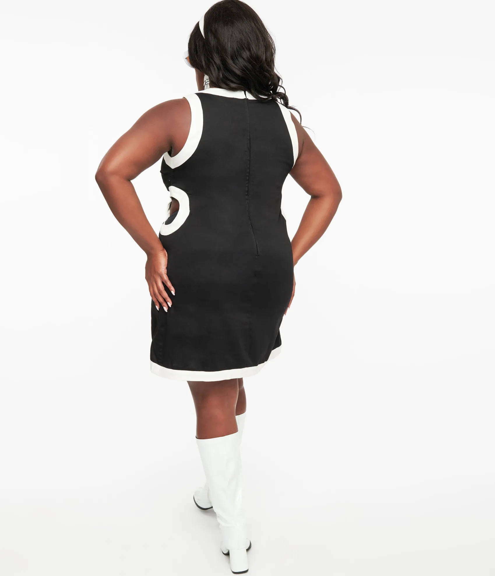 Unique Vintage Smak Parlour Plus Size 1960s Black & White Contrast Cutout Cotton Shift Dress Store