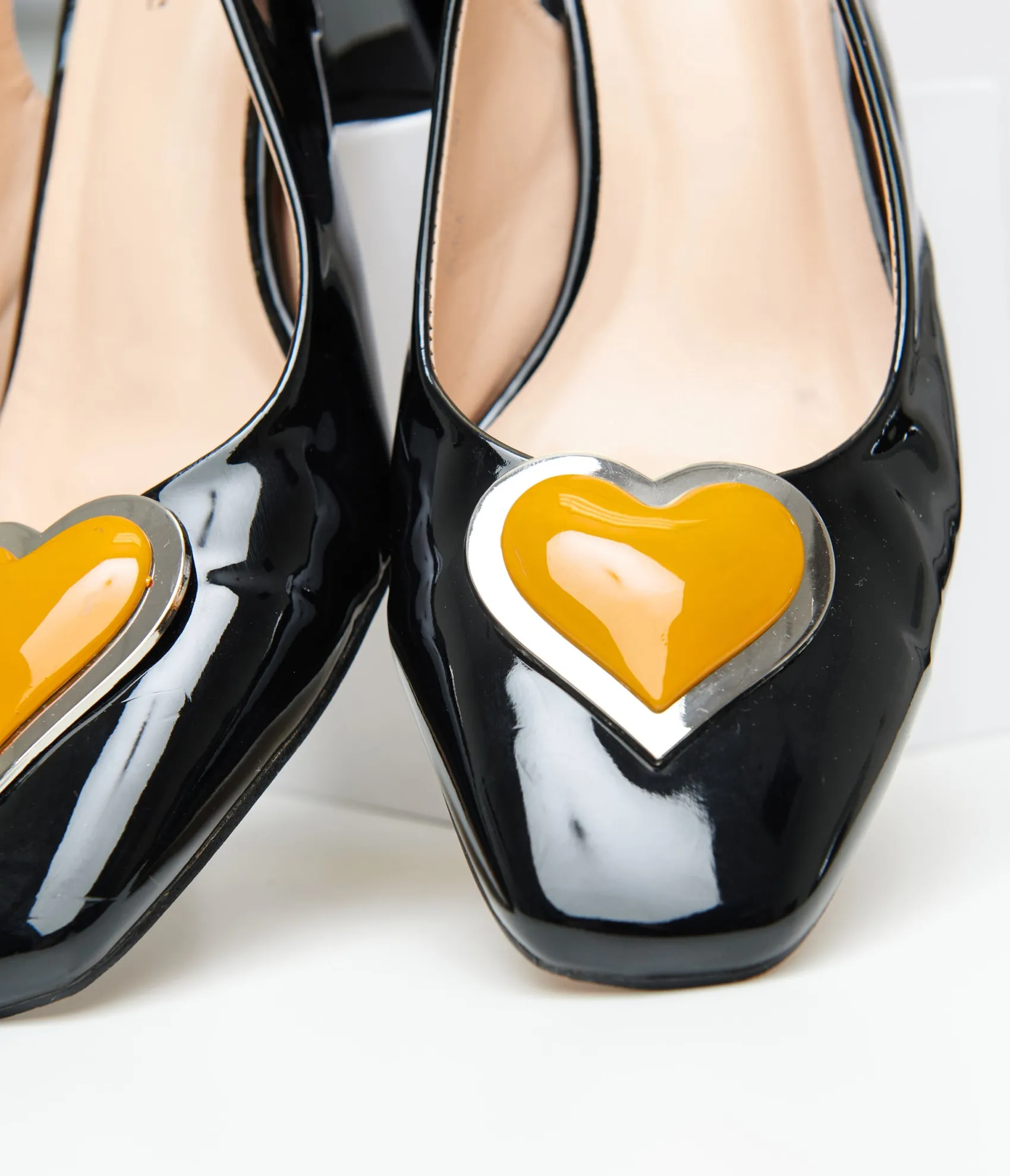 Unique Vintage Black & Orange Heart Leatherette Slingback Heels Hot