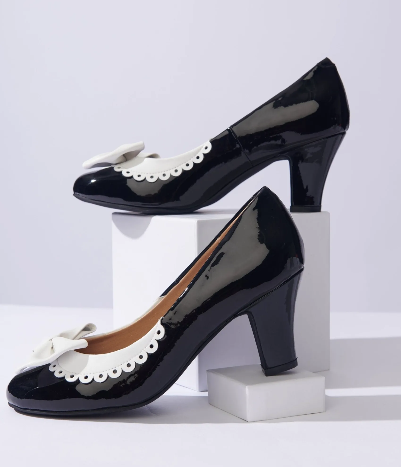 Unique Vintage Black & White Bow Patent Pumps Best Sale