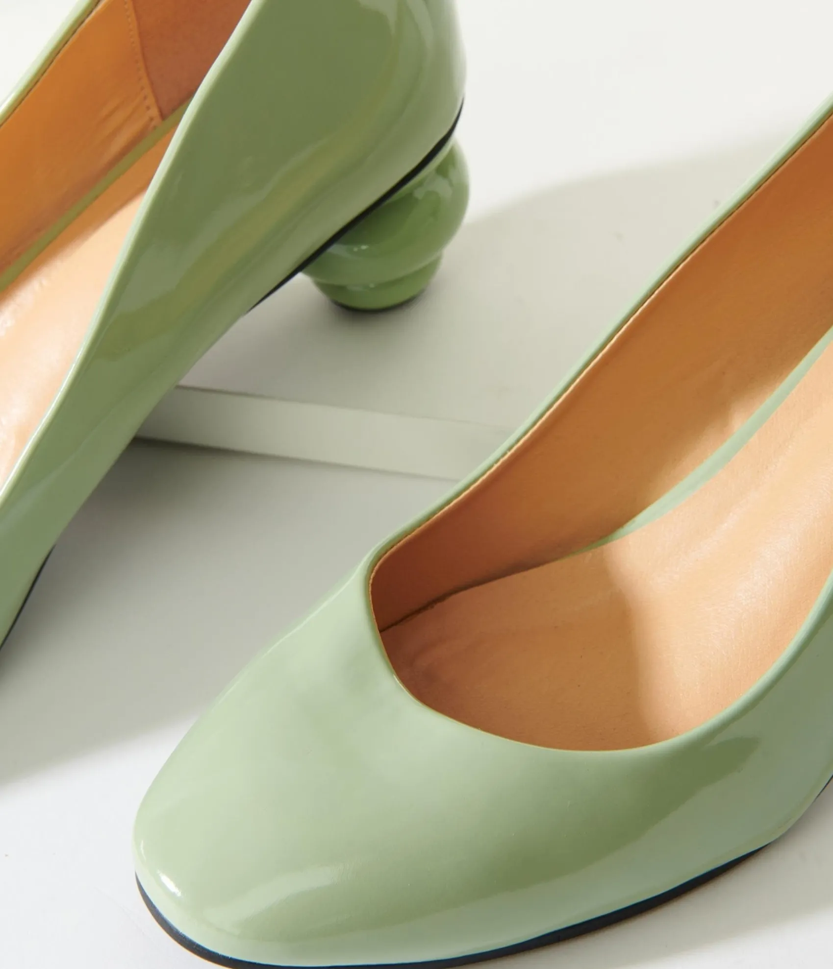 Unique Vintage Green Patent Leatherette Ball Heel Pumps Sale