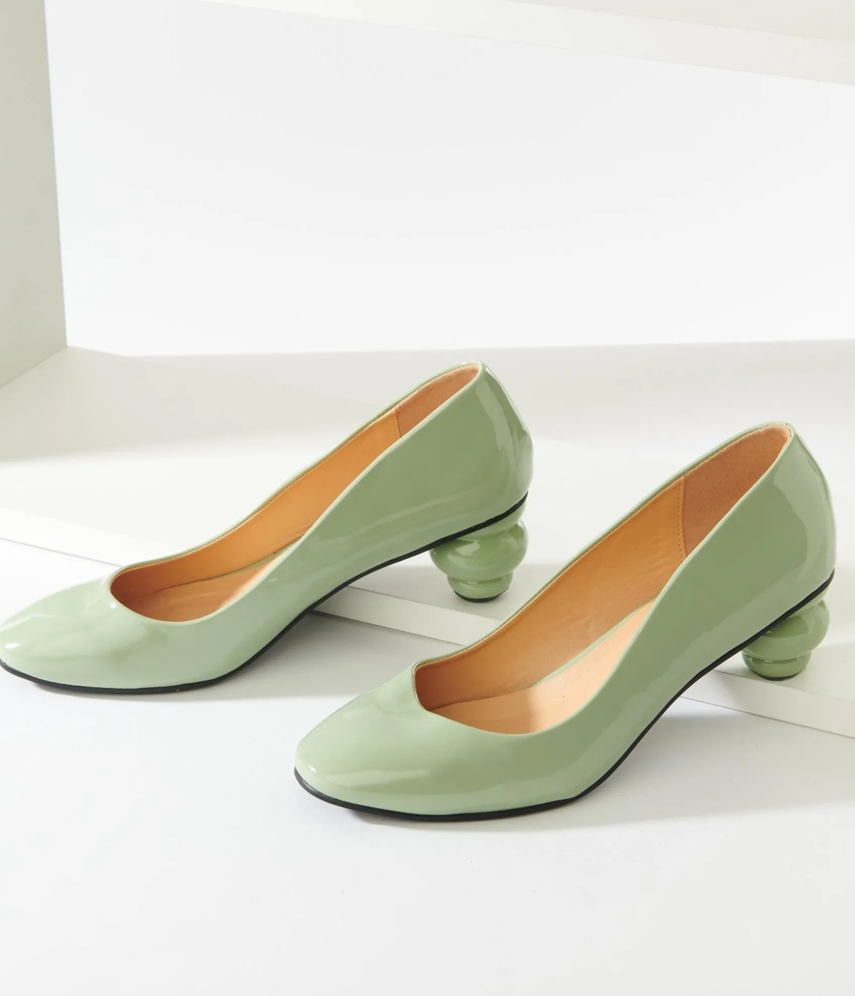 Unique Vintage Green Patent Leatherette Ball Heel Pumps Sale