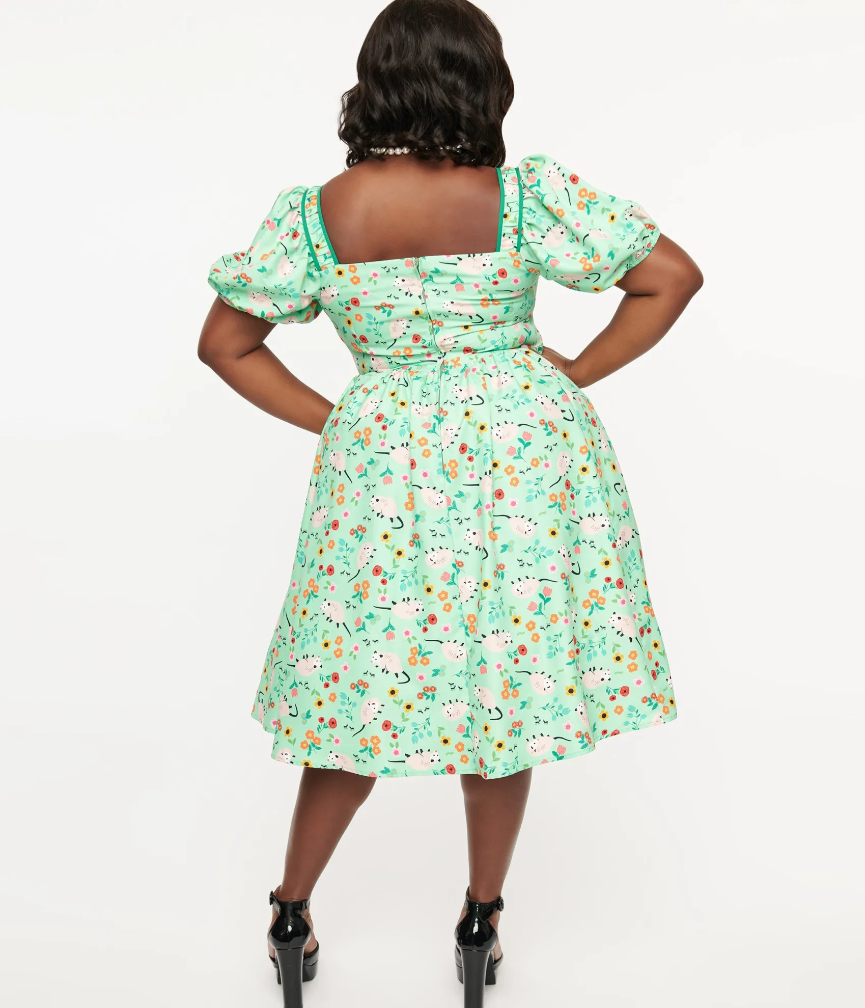 Unique Vintage Plus Size 1940s Green Possum Print Button Front Dress Fashion