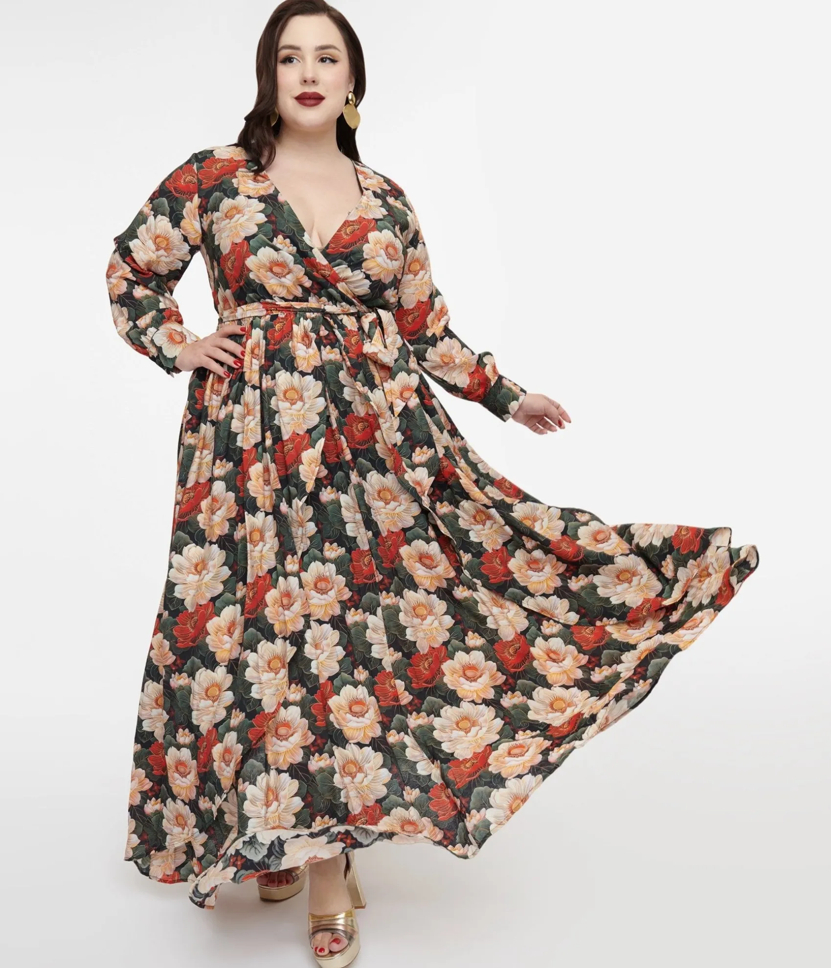 Unique Vintage Plus Size 1970s White & Red Floral Farrah Maxi Dress Outlet