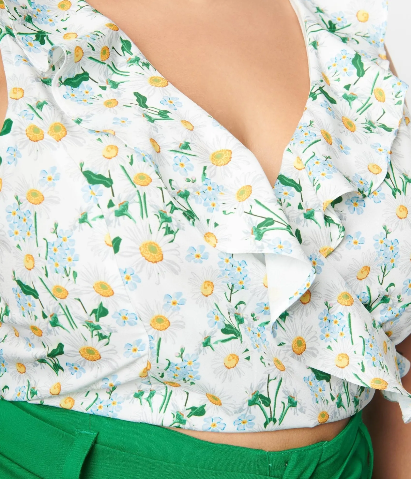 Unique Vintage Plus Size White Daisy Print Sleeveless Blouse Shop