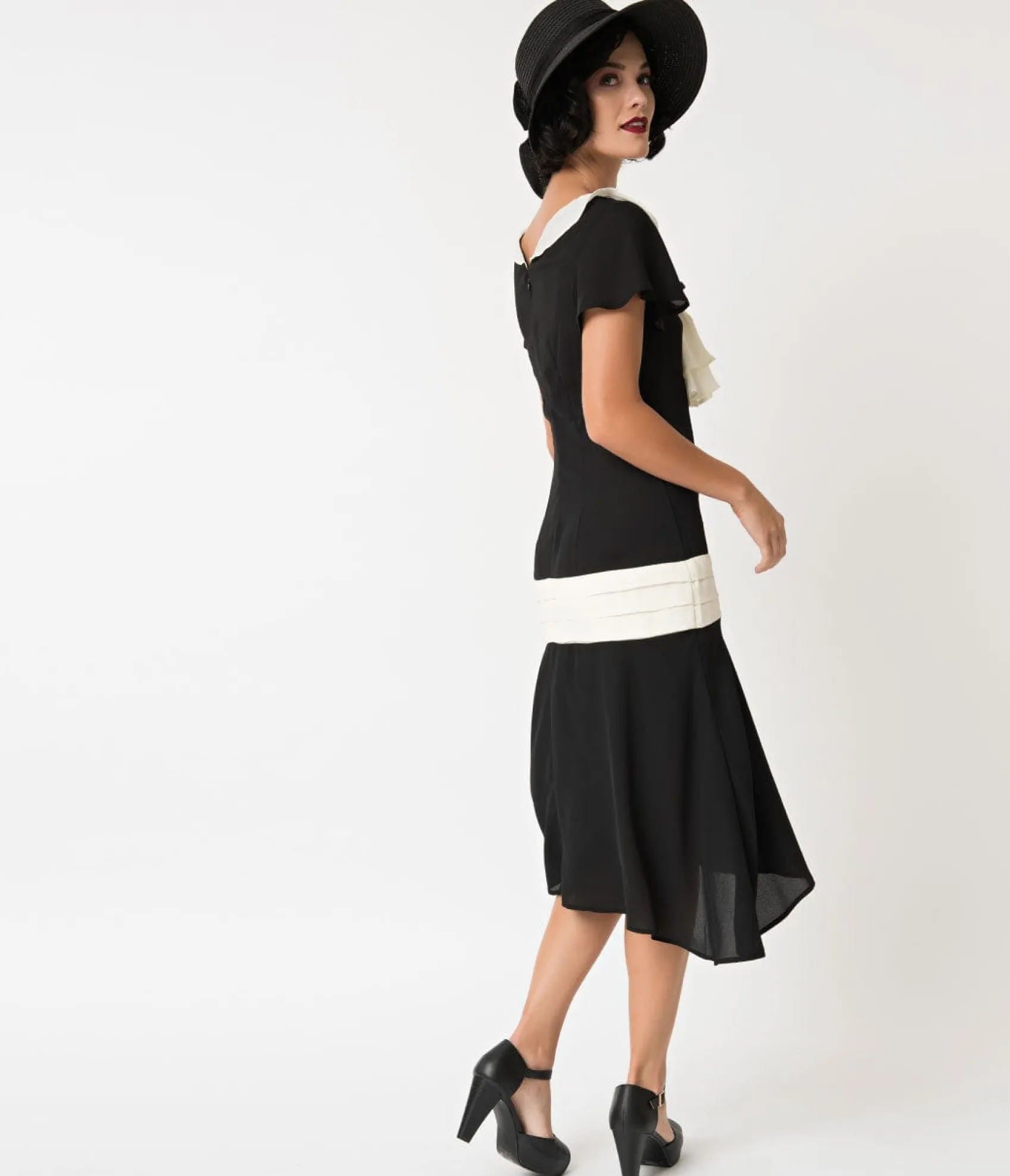 Unique Vintage 1920s Black & Cream Wilshire Flapper Day Dress Flash Sale