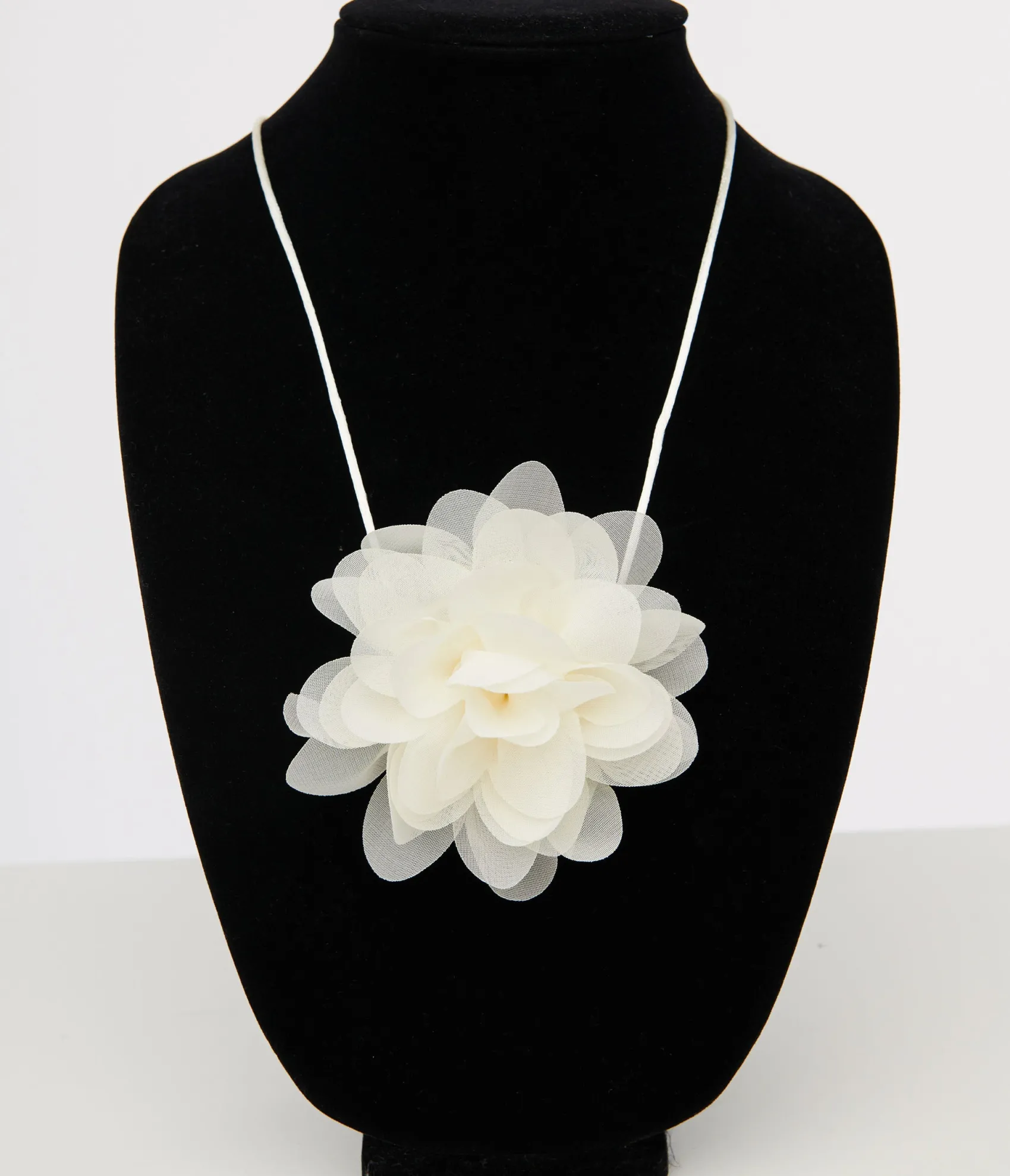 Unique Vintage White Flower Necklace Flash Sale