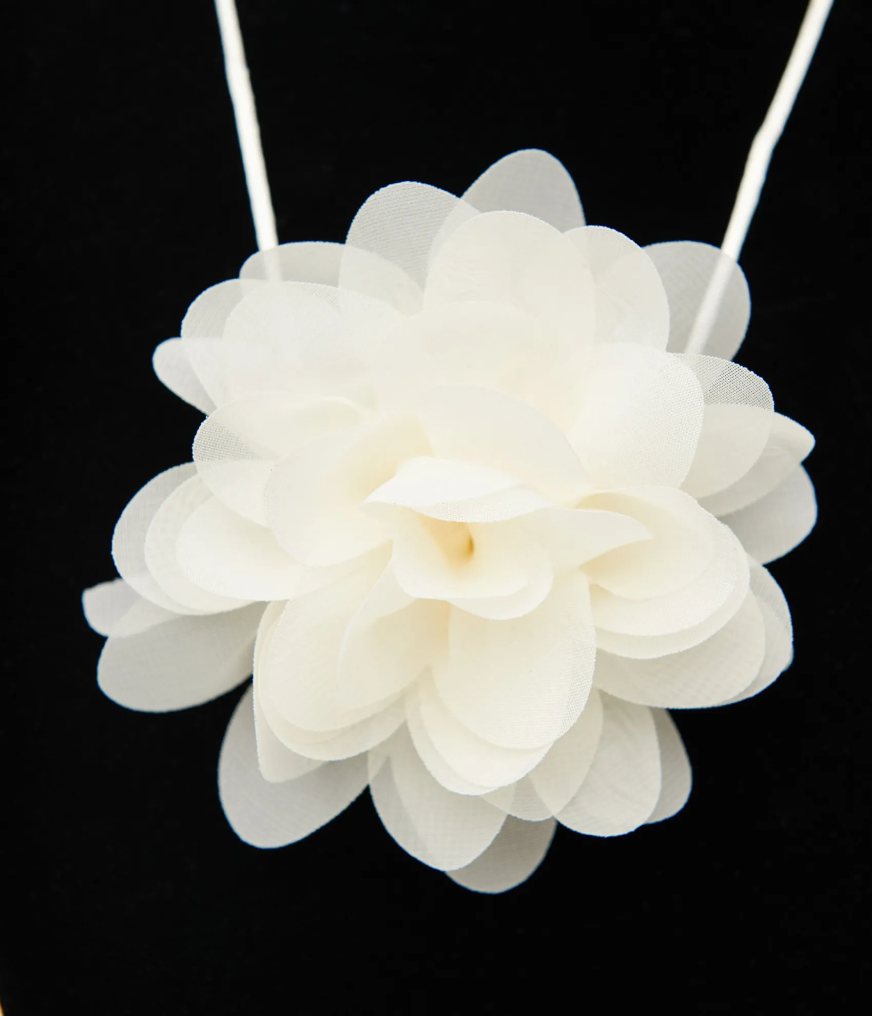 Unique Vintage White Flower Necklace Flash Sale